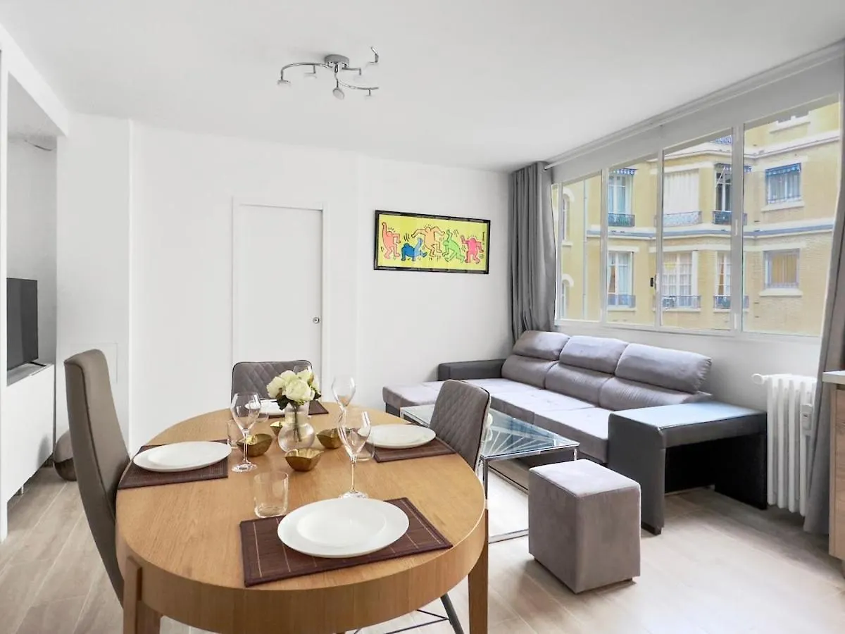 Charming Apartment 4P- Eiffel Tower Face Paris